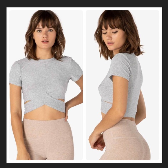 Beyond Yoga Tops - 🖤Beyond Yoga Under Over Featherweight Cropped Tee